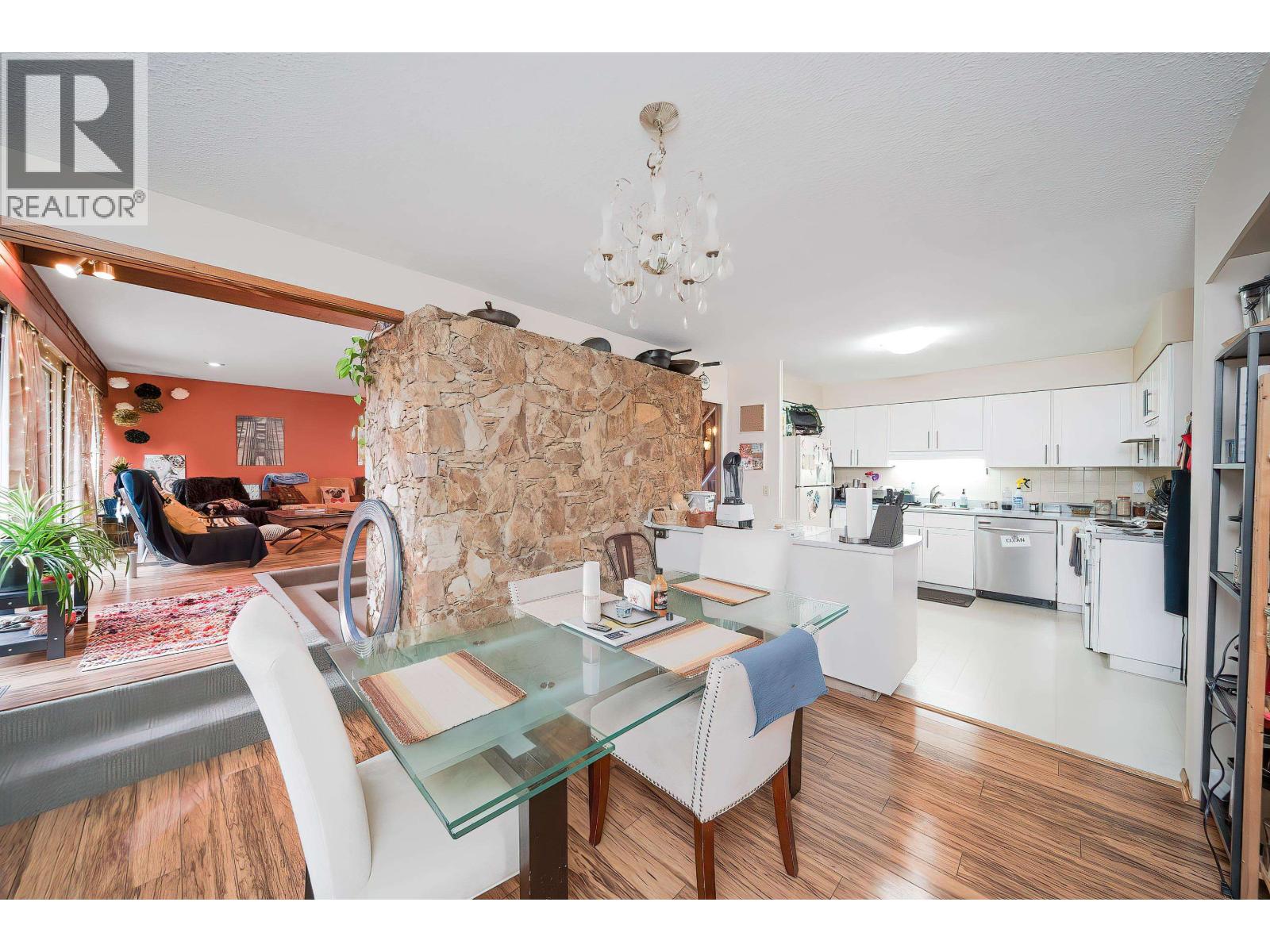 5734 Eglinton Street, Burnaby, British Columbia  V5G 2B6 - Photo 12 - R3097903