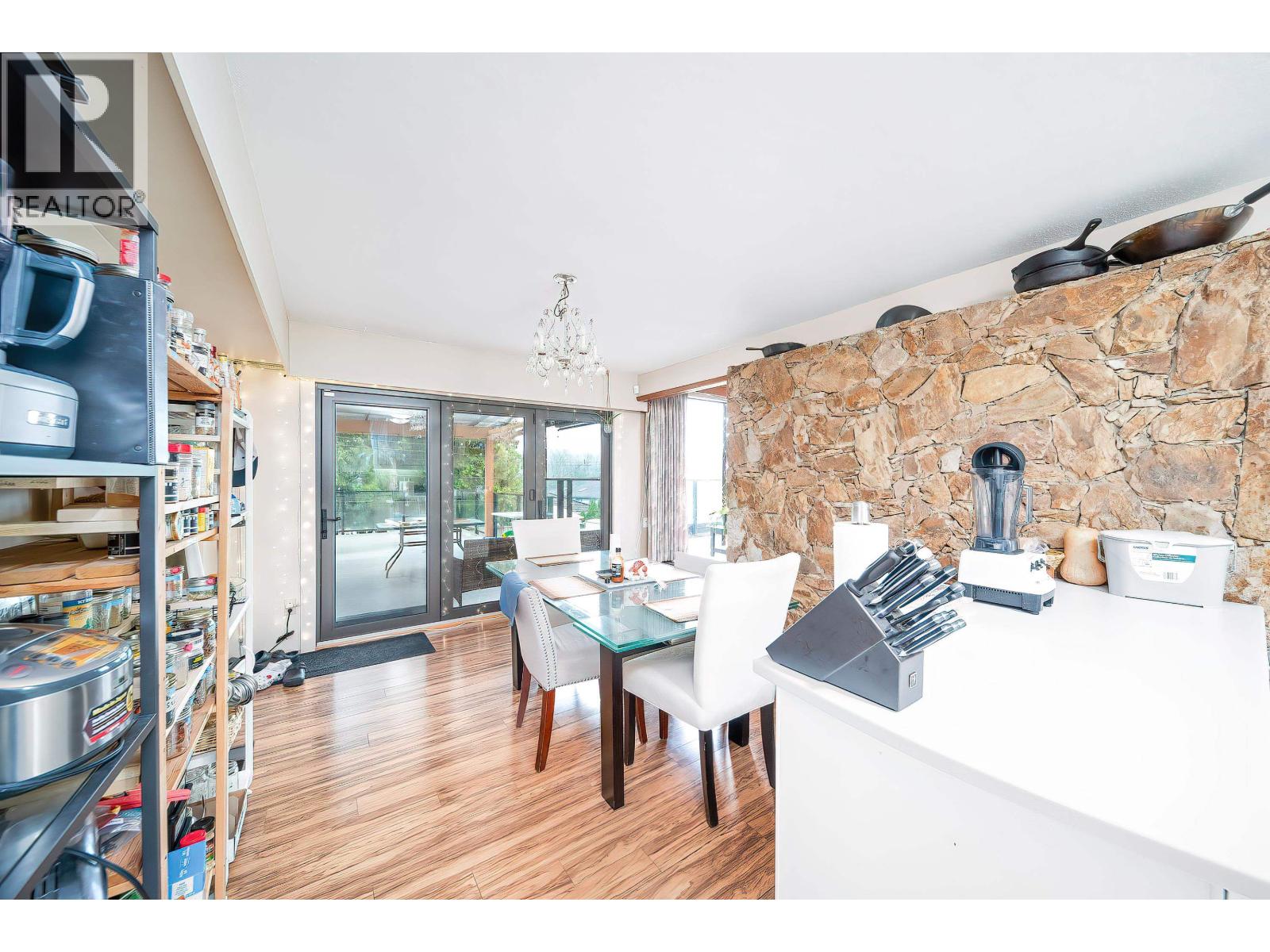 5734 Eglinton Street, Burnaby, British Columbia  V5G 2B6 - Photo 11 - R3097903