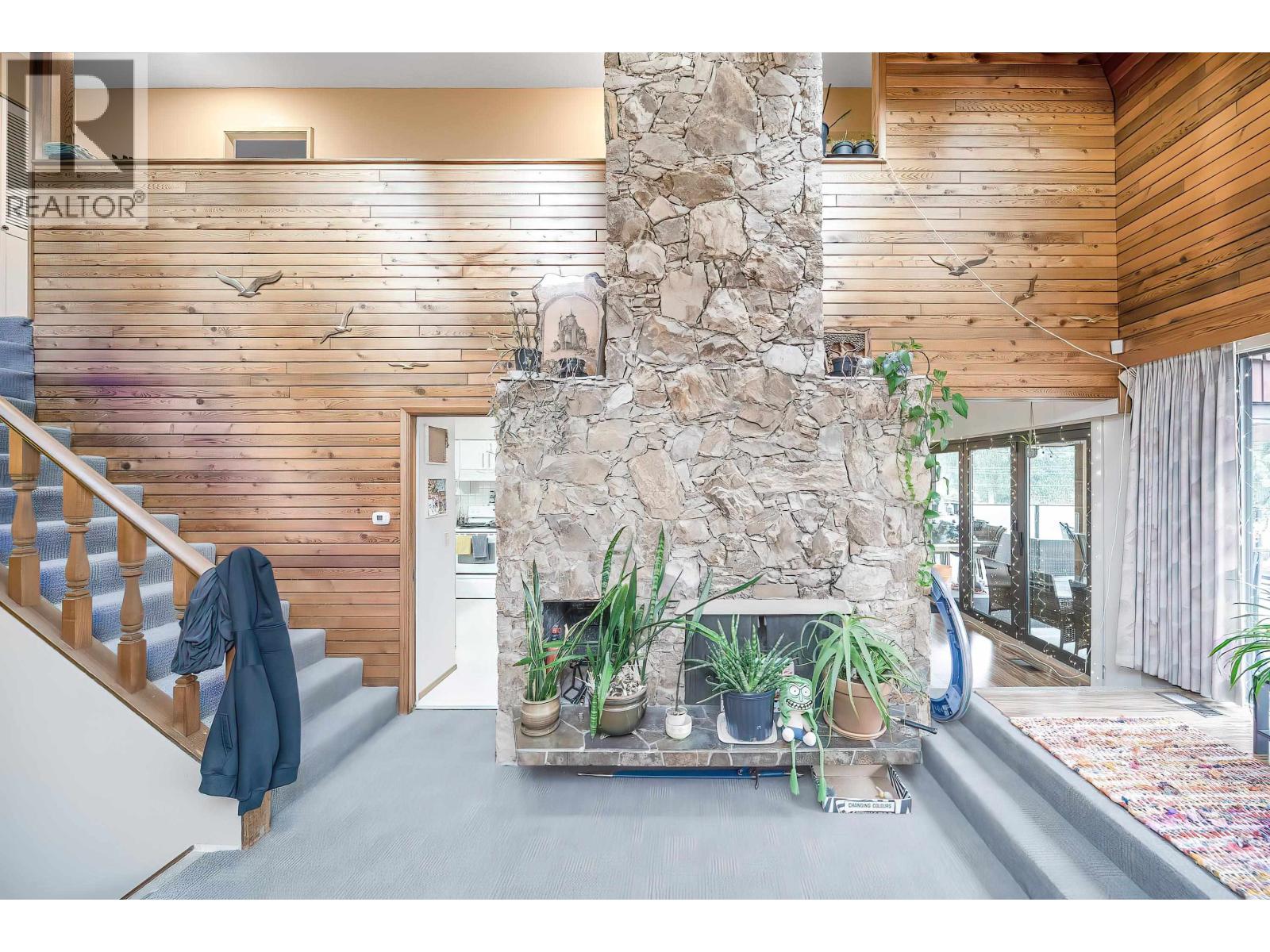 5734 Eglinton Street, Burnaby, British Columbia  V5G 2B6 - Photo 8 - R3097903