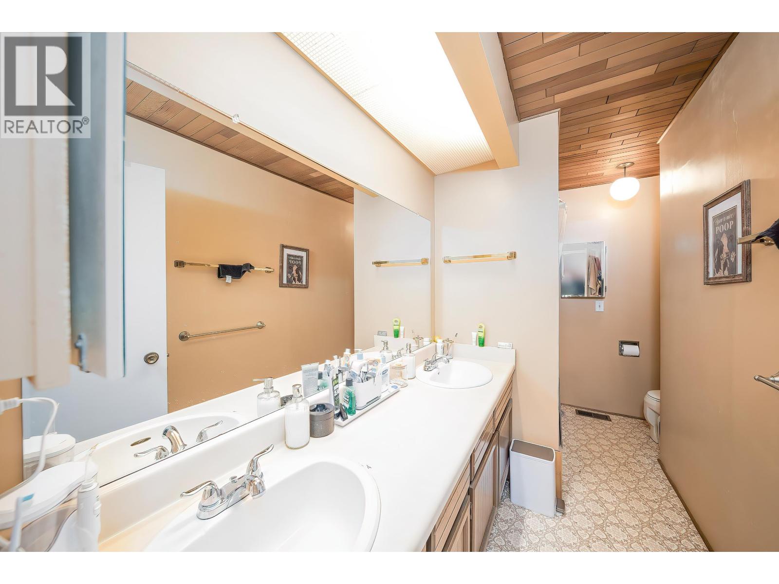 5734 Eglinton Street, Burnaby, British Columbia  V5G 2B6 - Photo 17 - R3097903