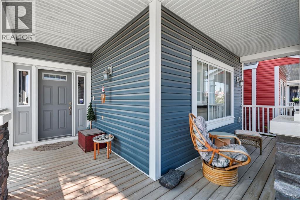 1 River Heights Green, Cochrane, Alberta  T4C 0J6 - Photo 2 - A2292483