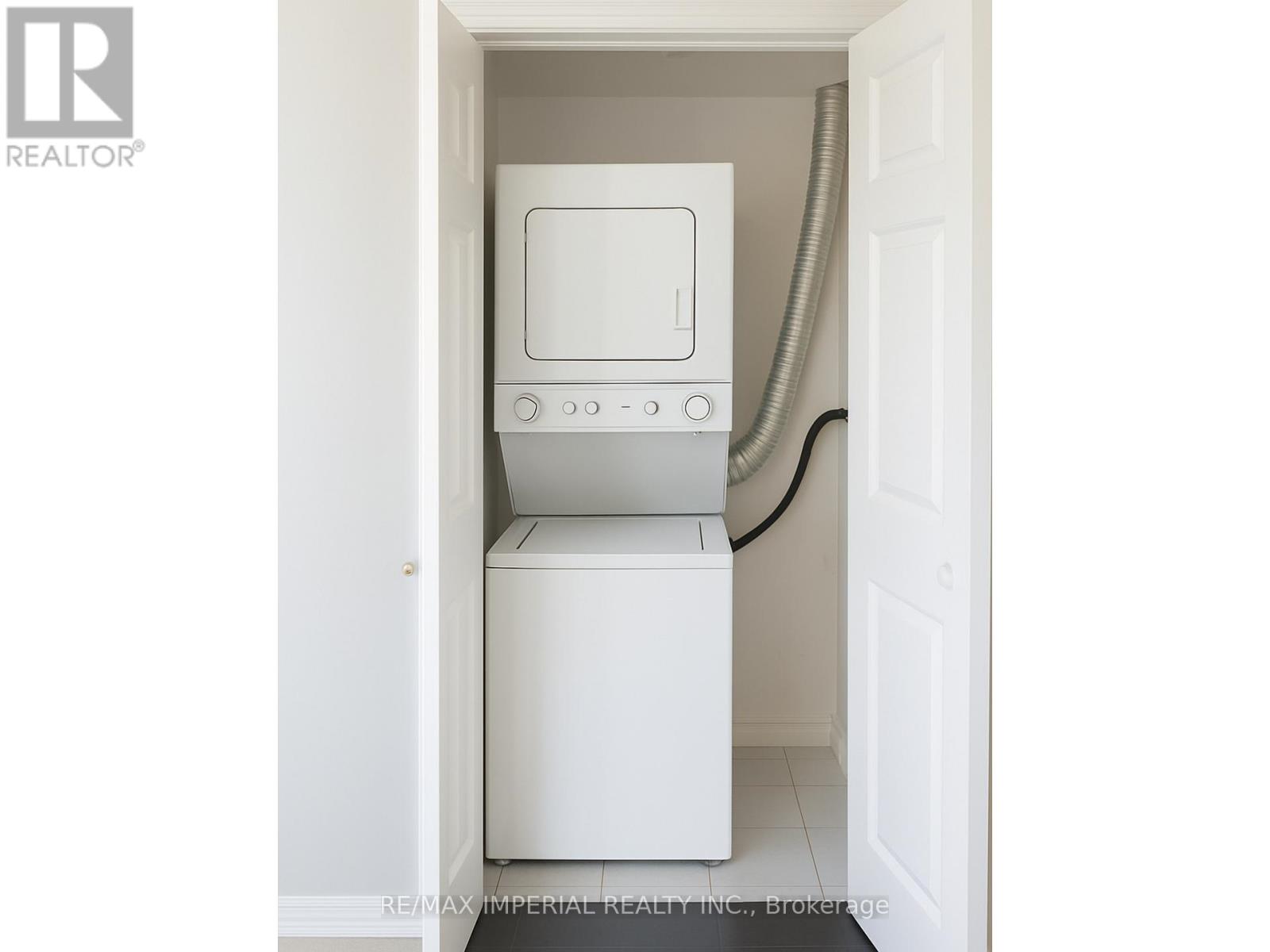 1604 - 35 Kingsbridge Garden Circle, Mississauga, Ontario  L5R 3Z5 - Photo 8 - W12874142