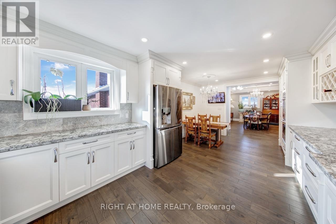 397 Maple Leaf Drive, Toronto, Ontario  M6L 1P4 - Photo 14 - W12874160