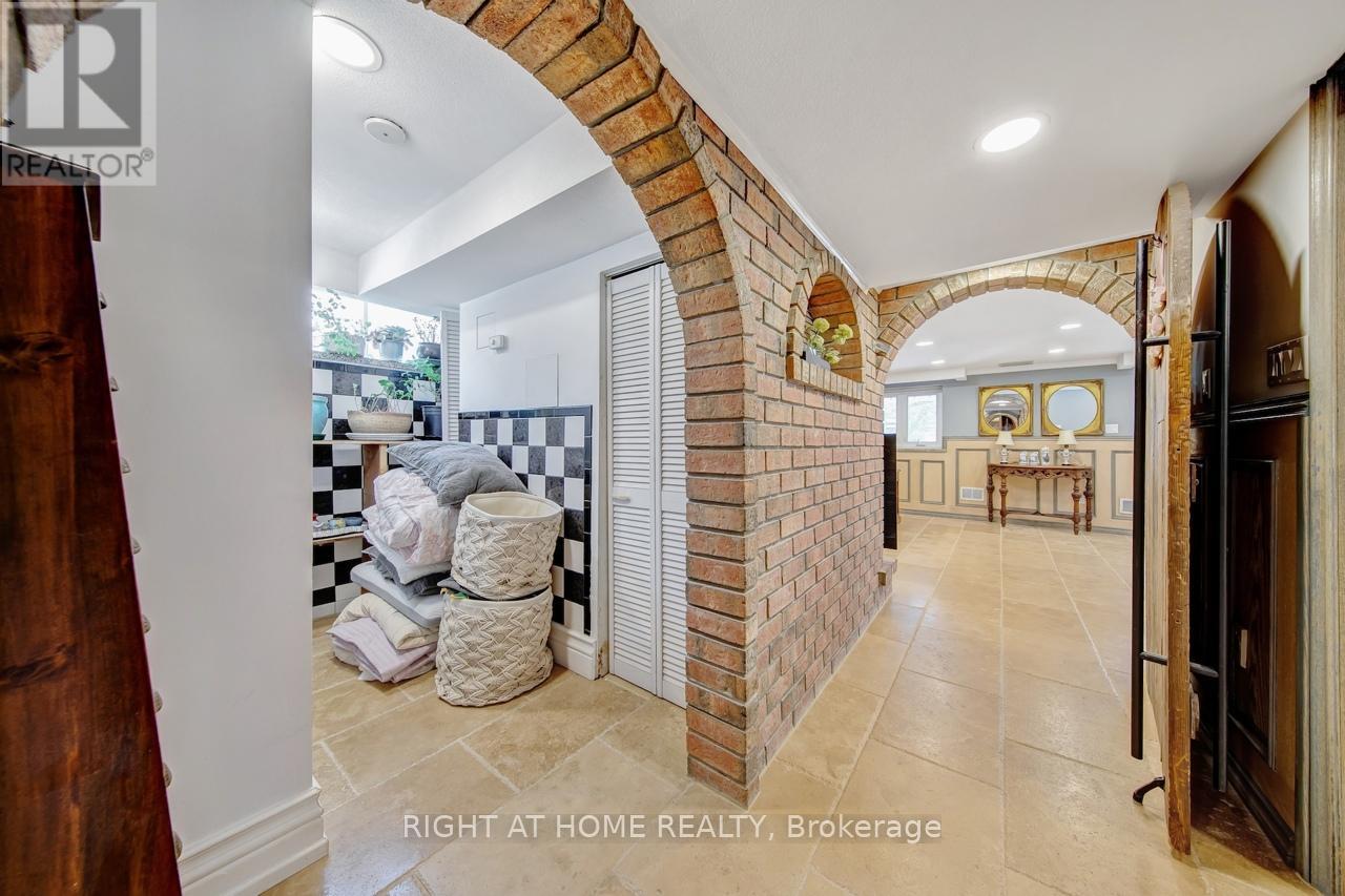 397 Maple Leaf Drive, Toronto, Ontario  M6L 1P4 - Photo 30 - W12874160