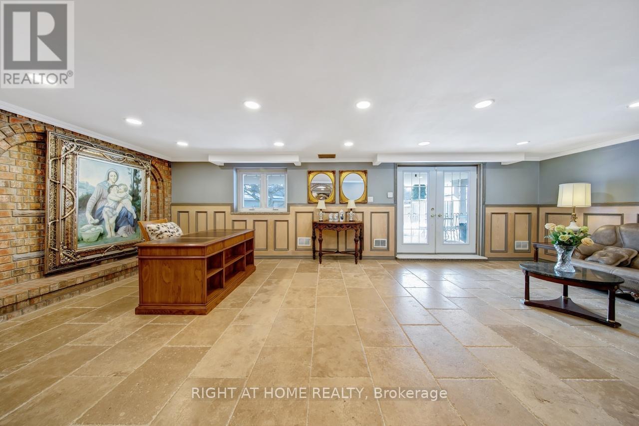 397 Maple Leaf Drive, Toronto, Ontario  M6L 1P4 - Photo 32 - W12874160