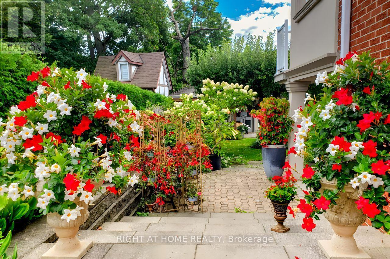 397 Maple Leaf Drive, Toronto, Ontario  M6L 1P4 - Photo 43 - W12874160