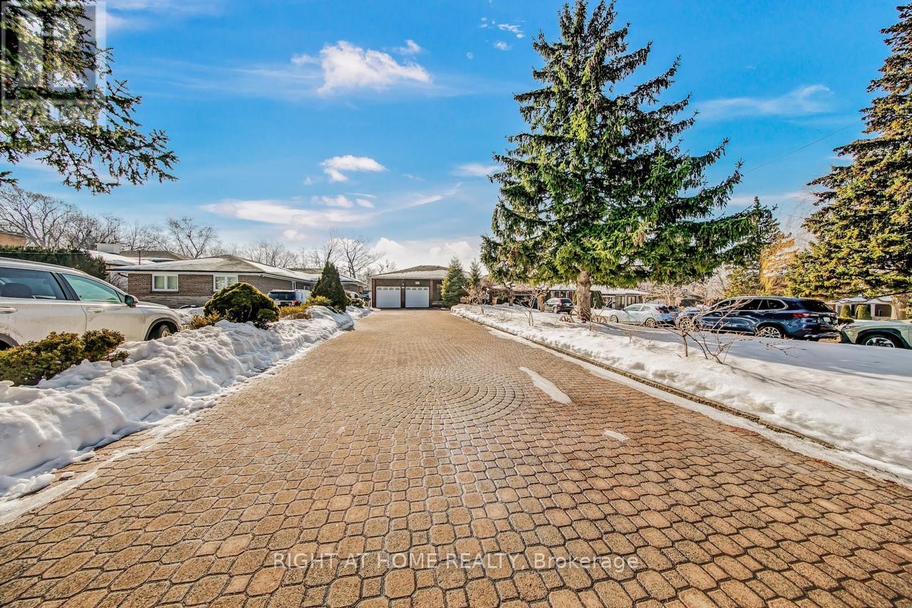 397 Maple Leaf Drive, Toronto, Ontario  M6L 1P4 - Photo 45 - W12874160