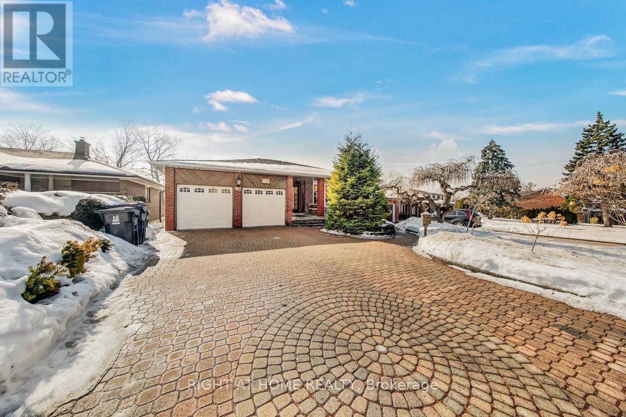 397 Maple Leaf Drive, Toronto, Ontario  M6L 1P4 - Photo 46 - W12874160