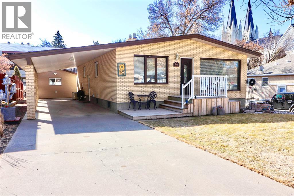 211 3 Street NE, Medicine Hat, Alberta
