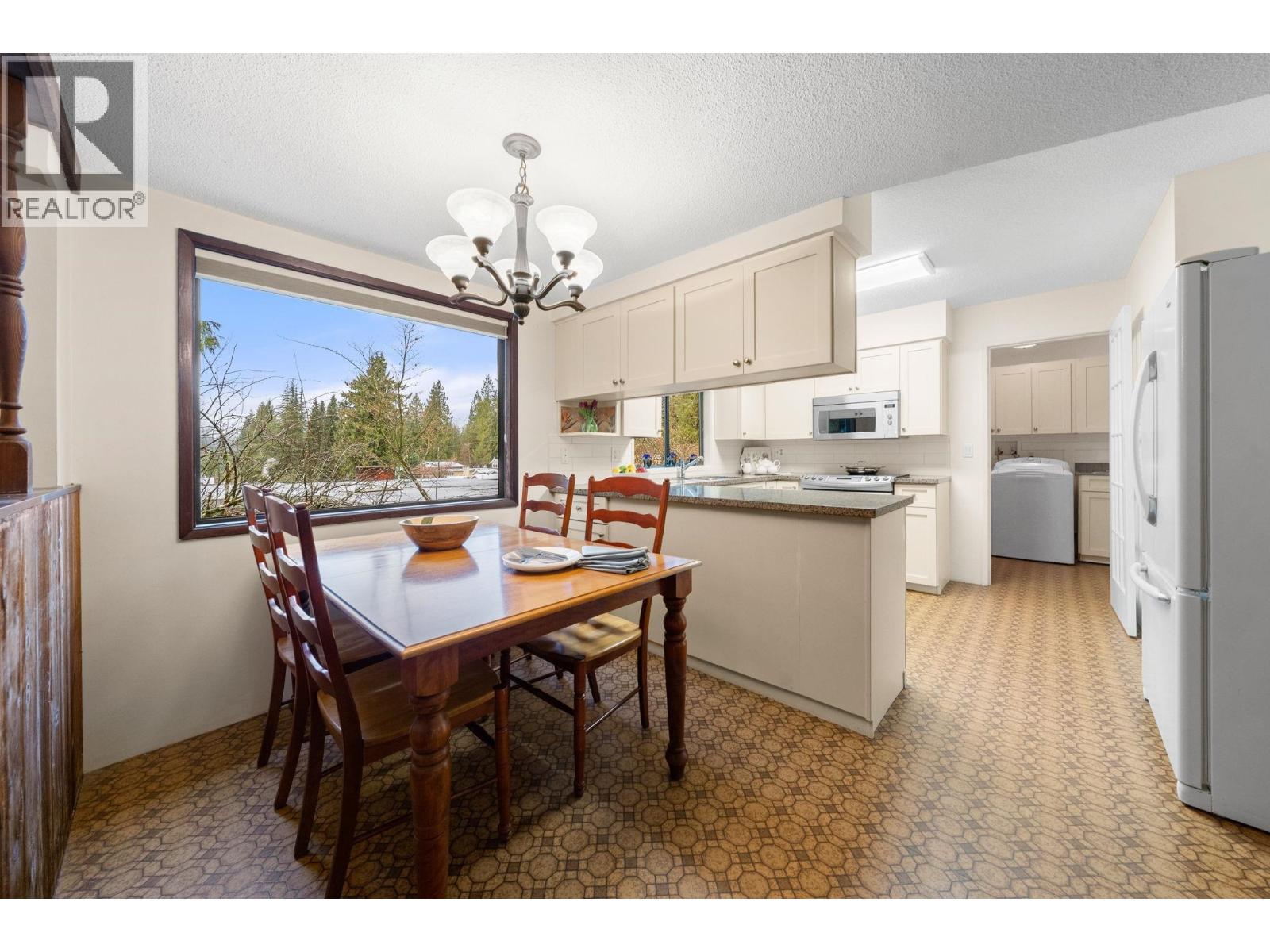 4877 Cedarcrest Avenue, North Vancouver, British Columbia  V7R 3R6 - Photo 8 - R3098858