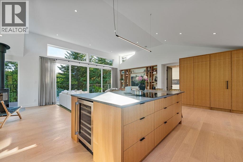 38243 Vista Crescent, Squamish, British Columbia  V8B 0B1 - Photo 10 - R3056277