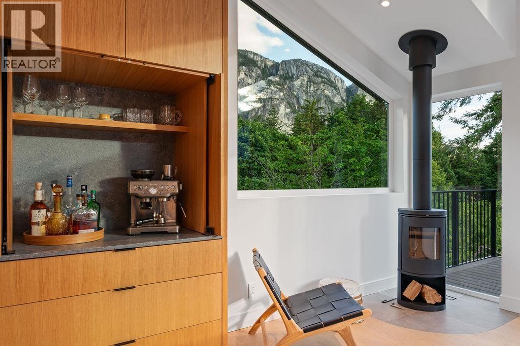 38243 Vista Crescent, Squamish, British Columbia  V8B 0B1 - Photo 13 - R3056277