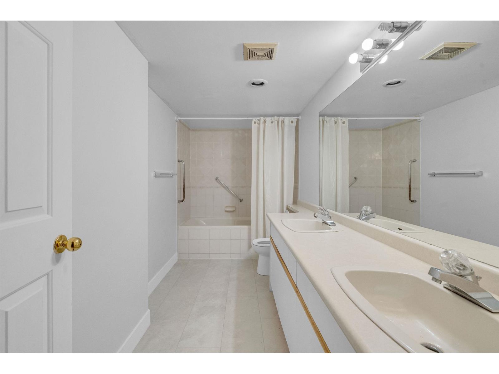 111 12101 80 Avenue, Surrey, British Columbia  V3W 5V6 - Photo 15 - R3098724