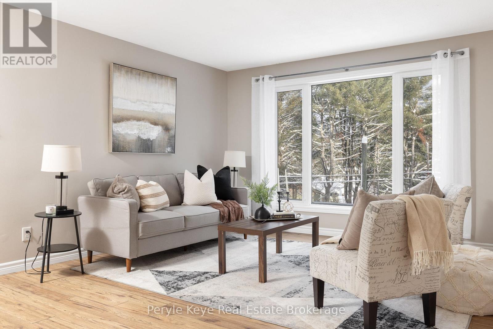 820 Manitoba Street, Bracebridge, Ontario  P1L 1W9 - Photo 3 - X12874296