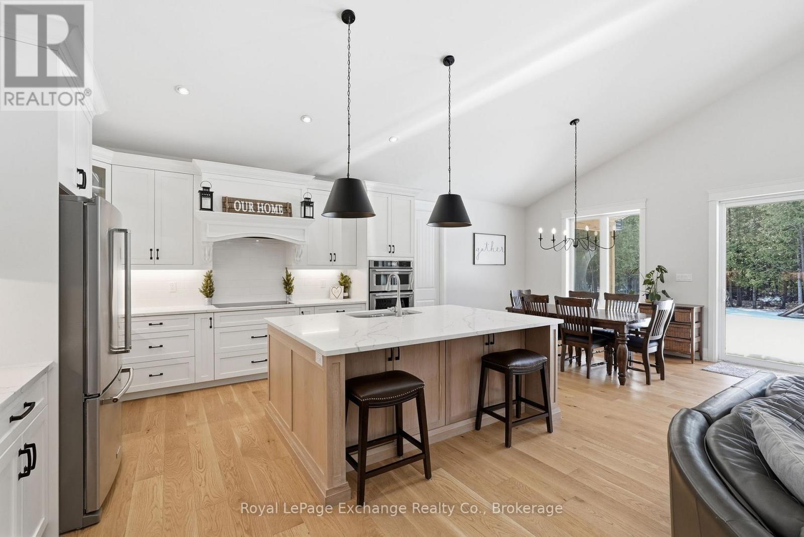 185 Louise Creek Crescent, West Grey, Ontario  N0G 1S0 - Photo 15 - X12874308