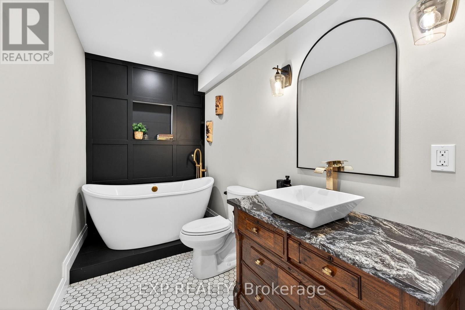 20109 Loyalist Parkway, Prince Edward County, Ontario  K0K 1T0 - Photo 25 - X12874320