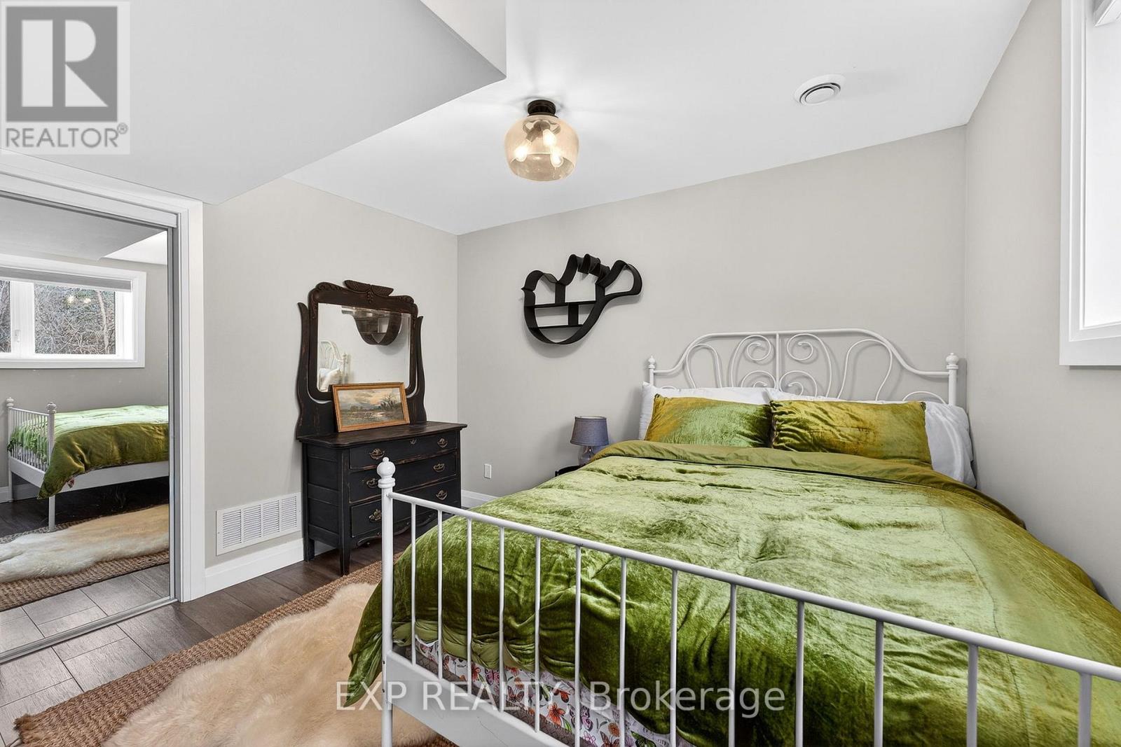 20109 Loyalist Parkway, Prince Edward County, Ontario  K0K 1T0 - Photo 26 - X12874320