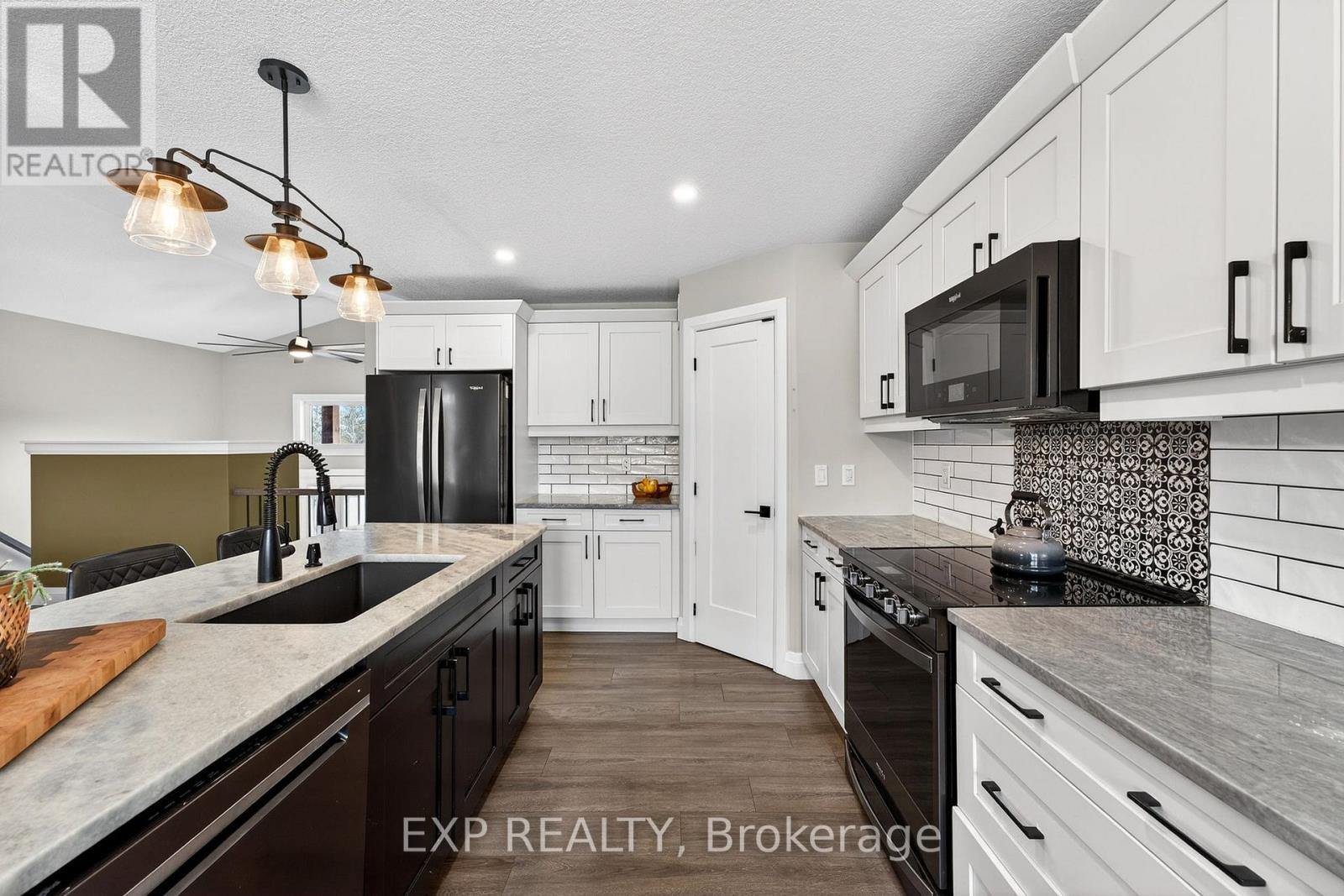 20109 Loyalist Parkway, Prince Edward County, Ontario  K0K 1T0 - Photo 5 - X12874320