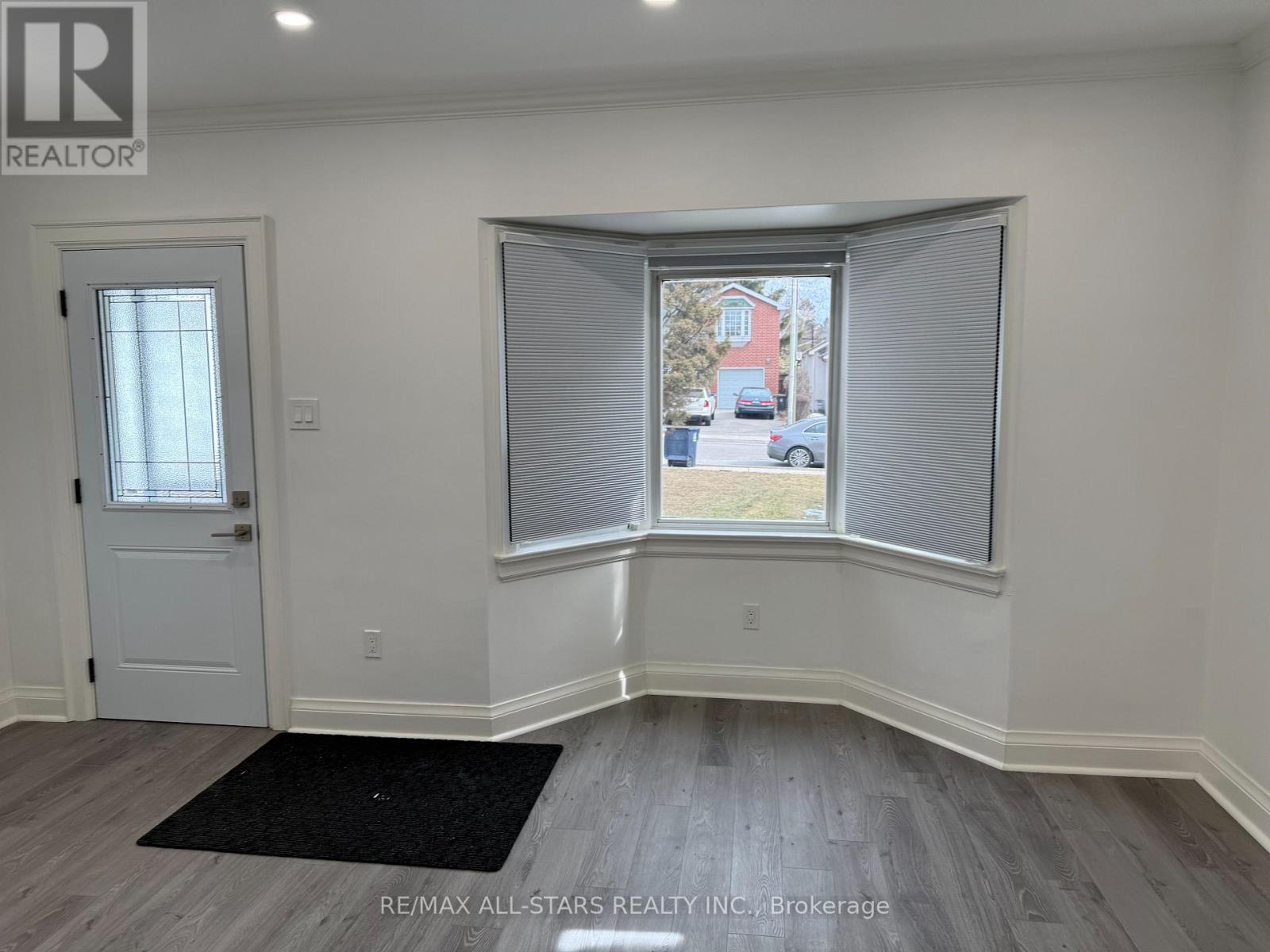 2 - 92 Thirty Ninth Street, Toronto, Ontario  M8W 3M7 - Photo 5 - W12844106