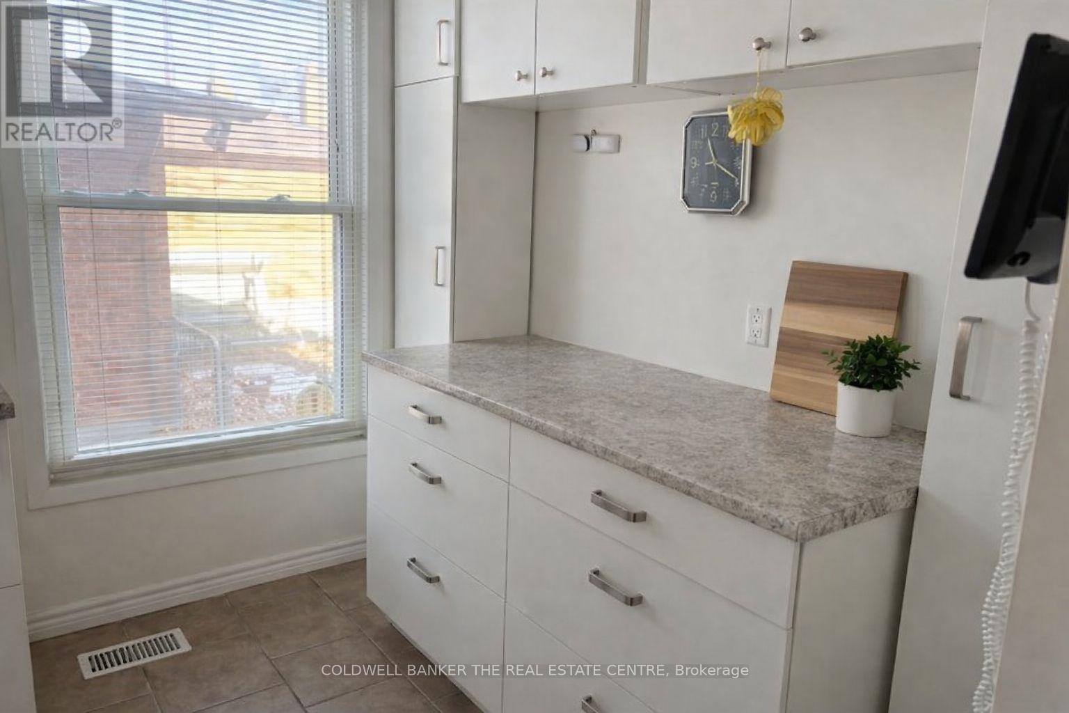 74 Allan Drive, St. Catharines, Ontario  L2N 1E9 - Photo 4 - X12817366