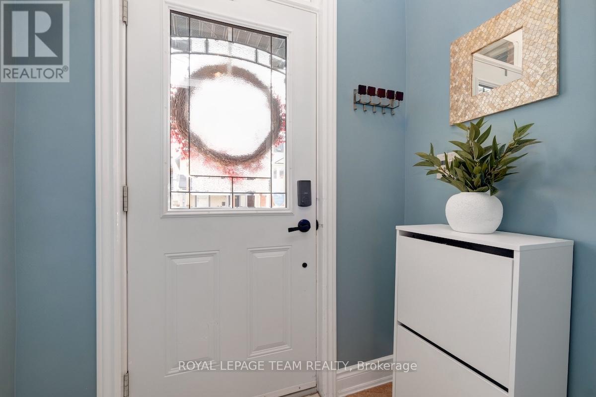 281 Flora Street, Ottawa, Ontario  K1R 5S1 - Photo 3 - X12874280