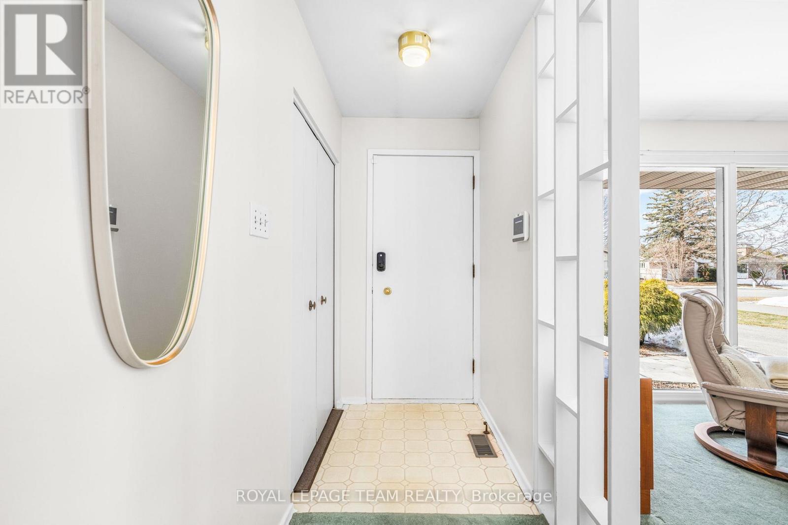 35 Cherrywood Drive, Ottawa, Ontario  K2H 6H1 - Photo 4 - X12874290