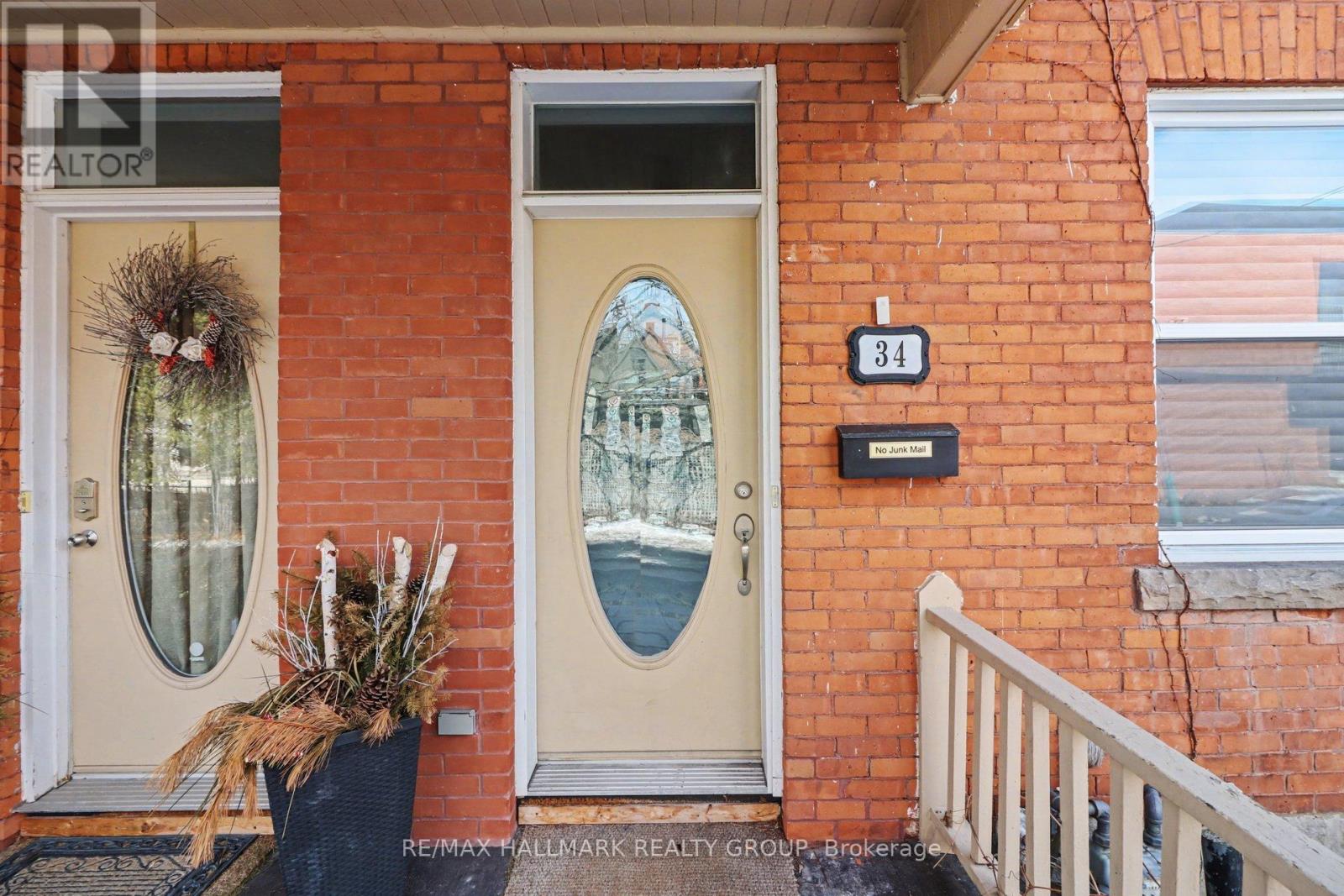 34 Lewis Street, Ottawa, Ontario  K2P 0S3 - Photo 2 - X12874324