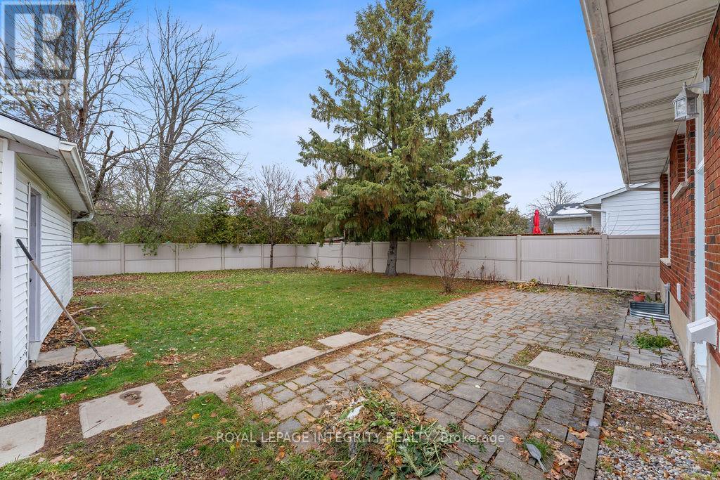 B - 1105 Falaise Road, Ottawa, Ontario  K2E 6R1 - Photo 3 - X12874332