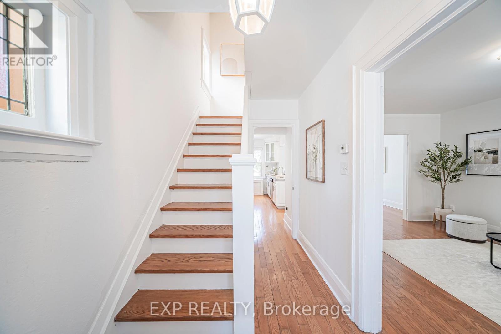 54 Latimer Avenue, Toronto, Ontario  M5N 2L8 - Photo 4 - C12874222