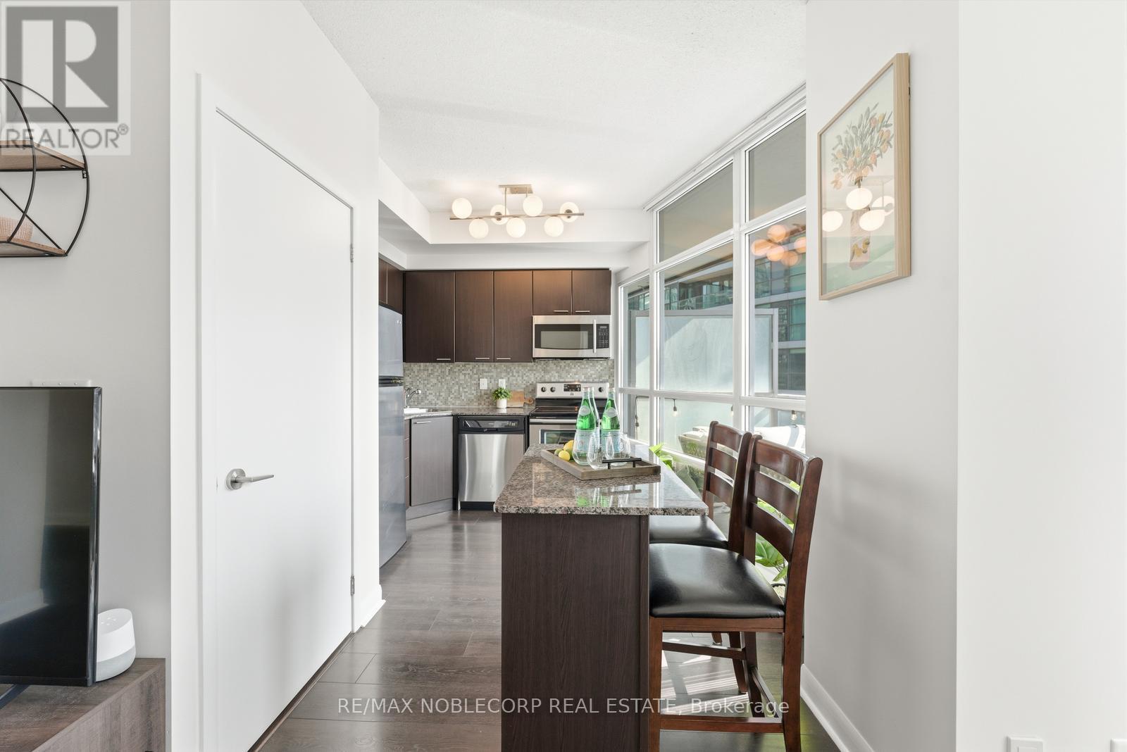 1106 - 15 Bruyeres Mews, Toronto, Ontario  M5V 0A7 - Photo 14 - C12874304