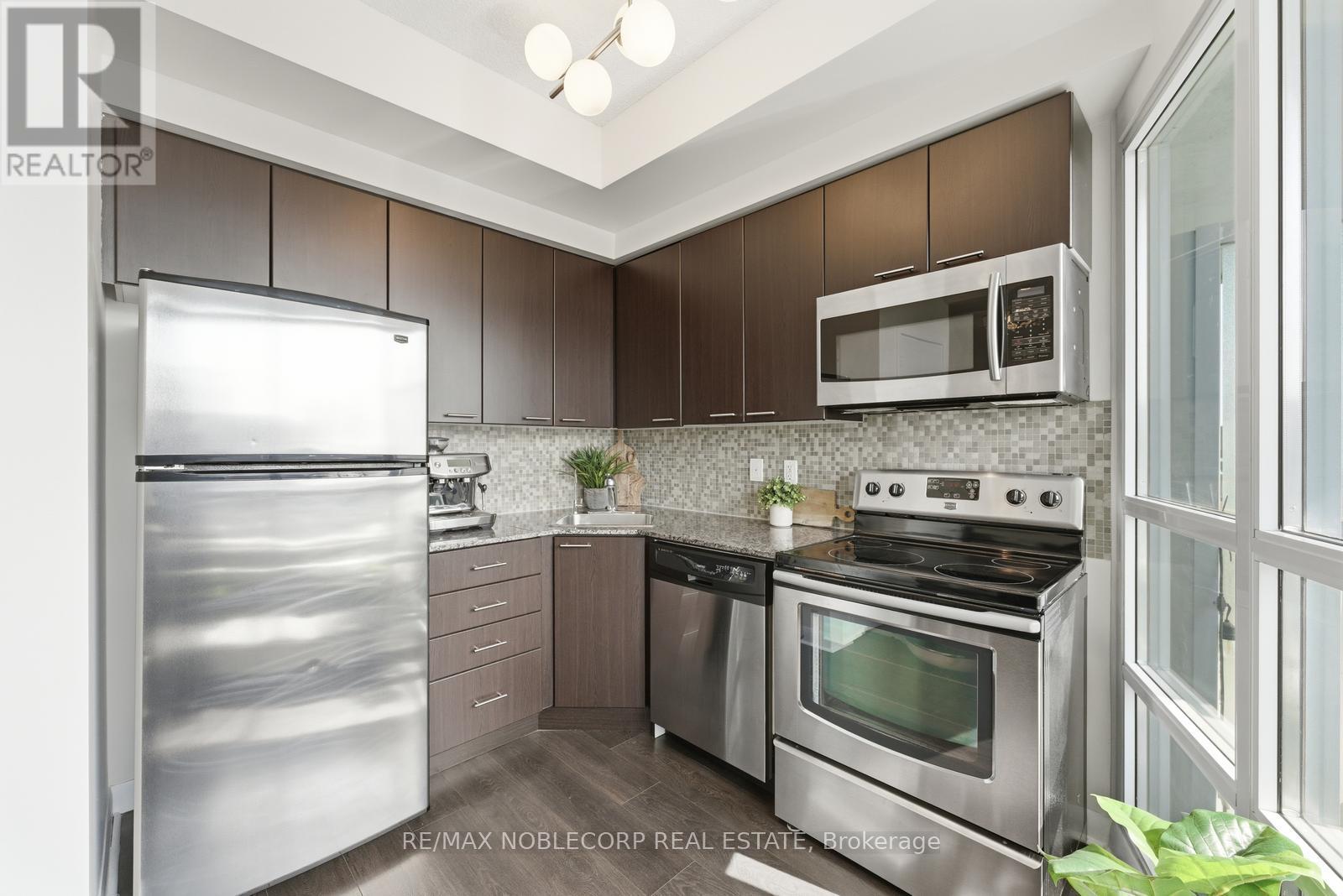 1106 - 15 Bruyeres Mews, Toronto, Ontario  M5V 0A7 - Photo 17 - C12874304