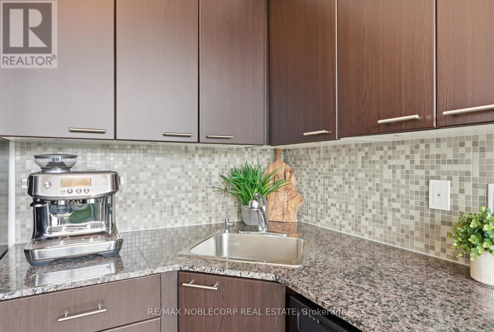 1106 - 15 Bruyeres Mews, Toronto, Ontario  M5V 0A7 - Photo 18 - C12874304