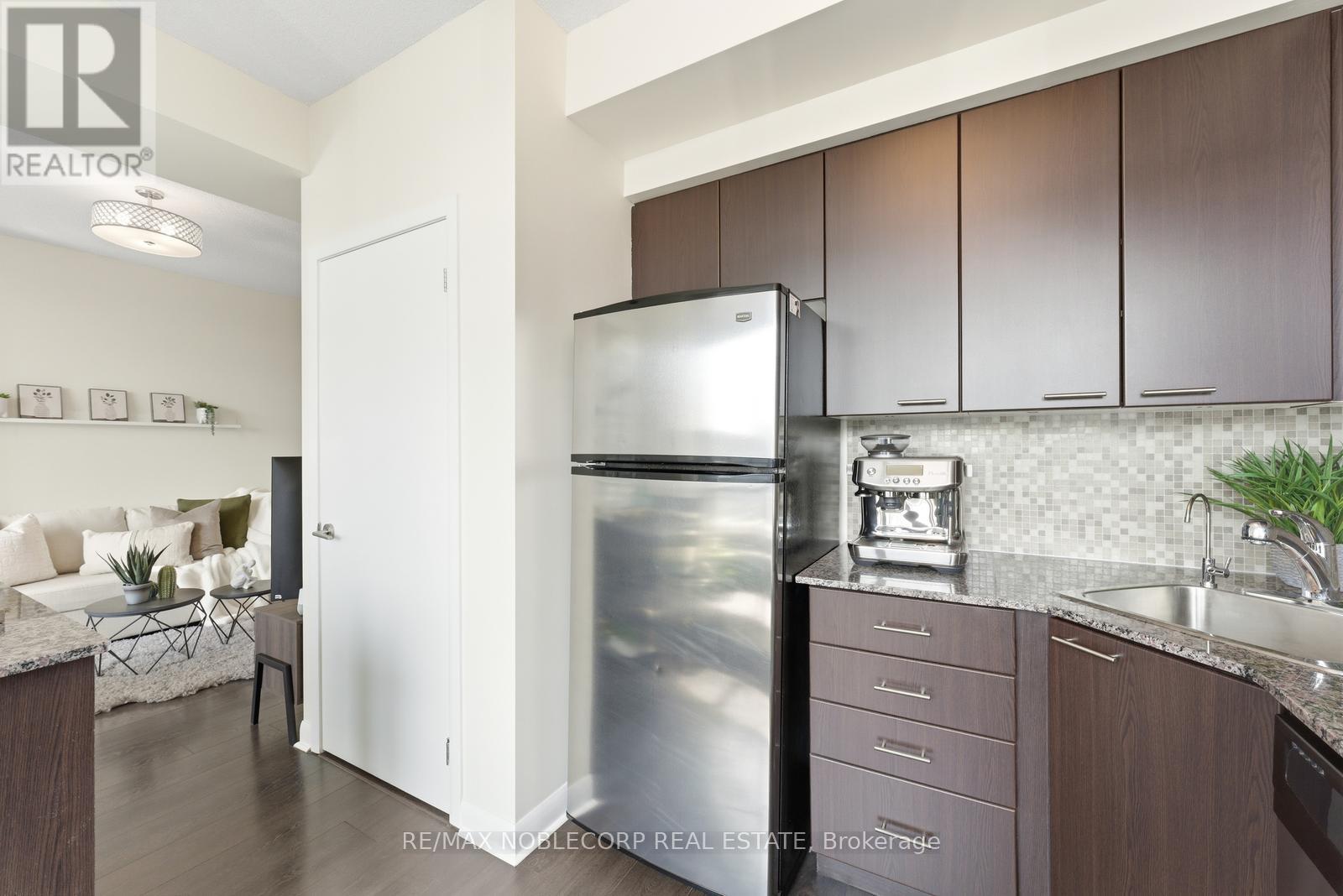 1106 - 15 Bruyeres Mews, Toronto, Ontario  M5V 0A7 - Photo 20 - C12874304