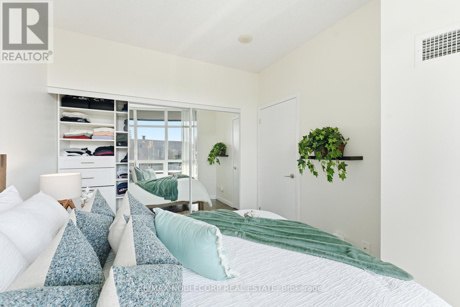 1106 - 15 Bruyeres Mews, Toronto, Ontario  M5V 0A7 - Photo 22 - C12874304