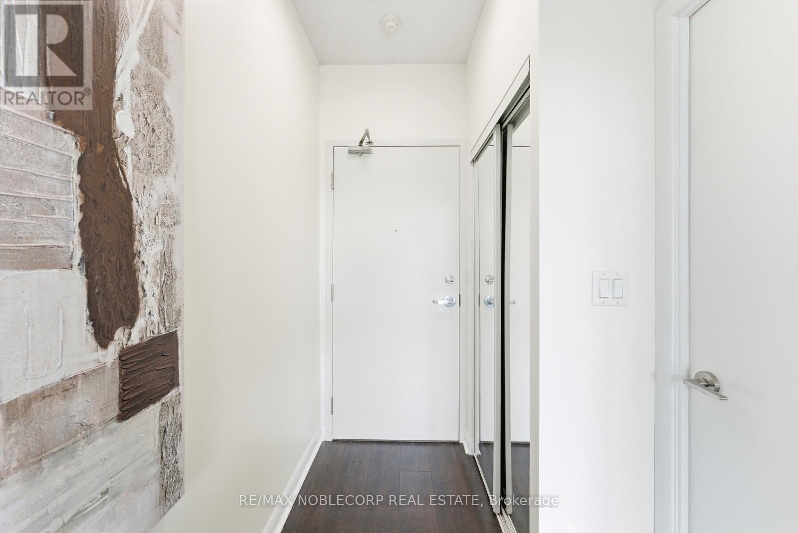 1106 - 15 Bruyeres Mews, Toronto, Ontario  M5V 0A7 - Photo 5 - C12874304