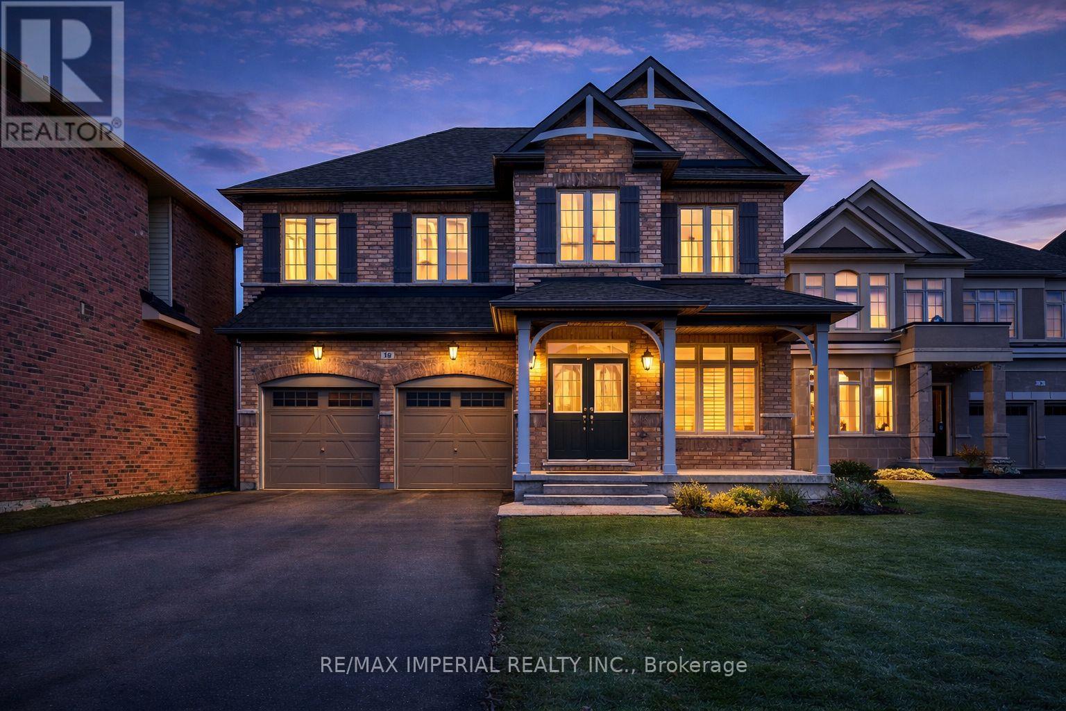 16 Boland Court, Aurora, Ontario  L4G 0W6 - Photo 2 - N12874196