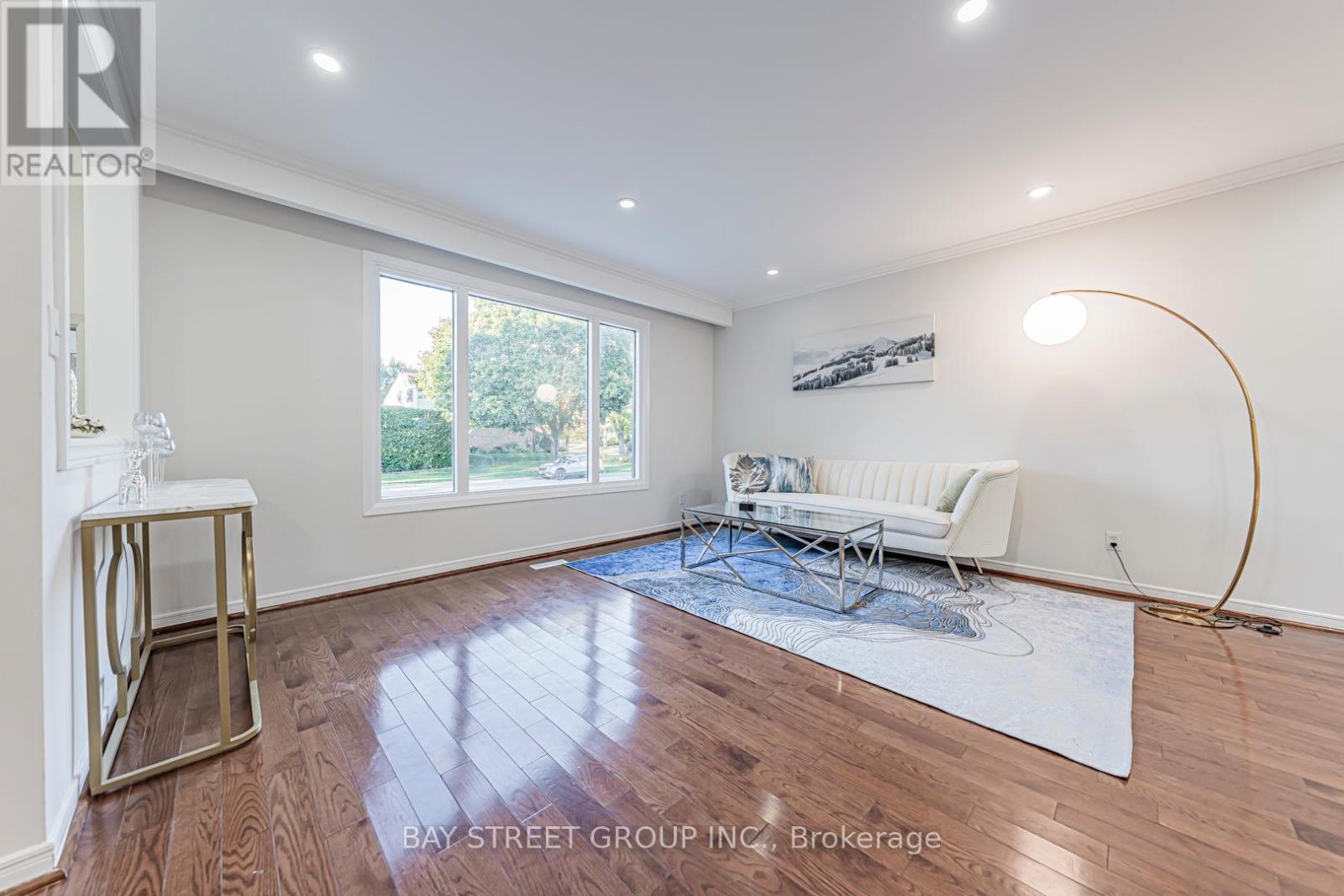 4 Sir Brandiles Place, Markham, Ontario  L3P 2Z5 - Photo 9 - N12874266