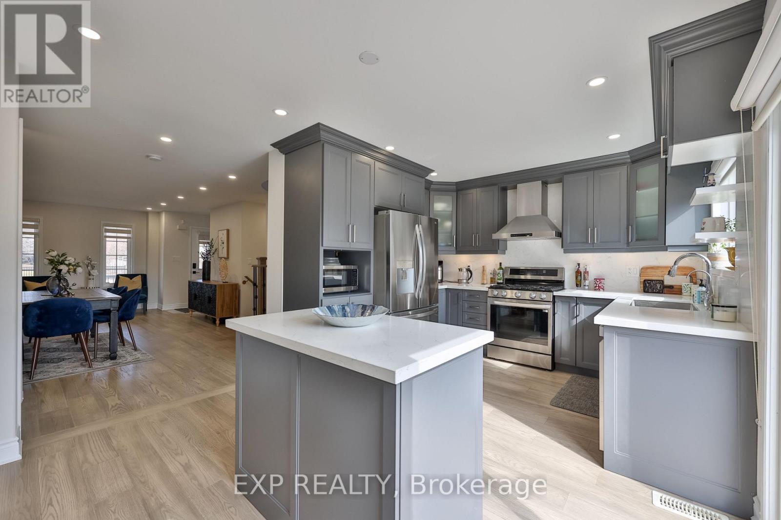 2210 Fairmount Drive, Oakville, Ontario  L6M 5J5 - Photo 14 - W12874244