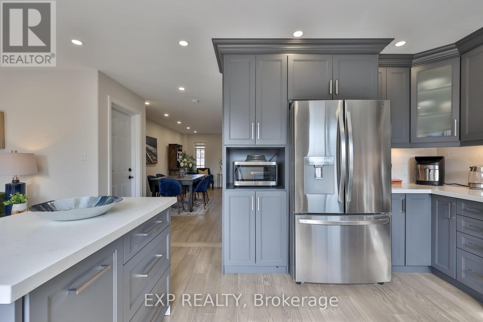 2210 Fairmount Drive, Oakville, Ontario  L6M 5J5 - Photo 15 - W12874244