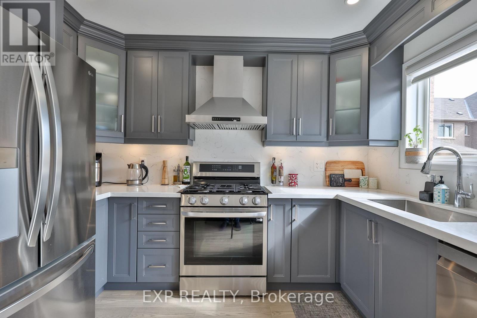 2210 Fairmount Drive, Oakville, Ontario  L6M 5J5 - Photo 17 - W12874244