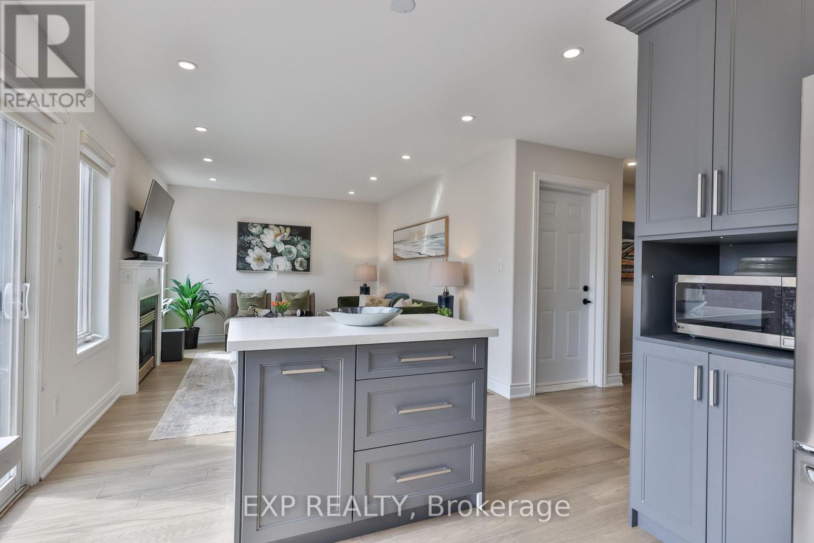 2210 Fairmount Drive, Oakville, Ontario  L6M 5J5 - Photo 19 - W12874244