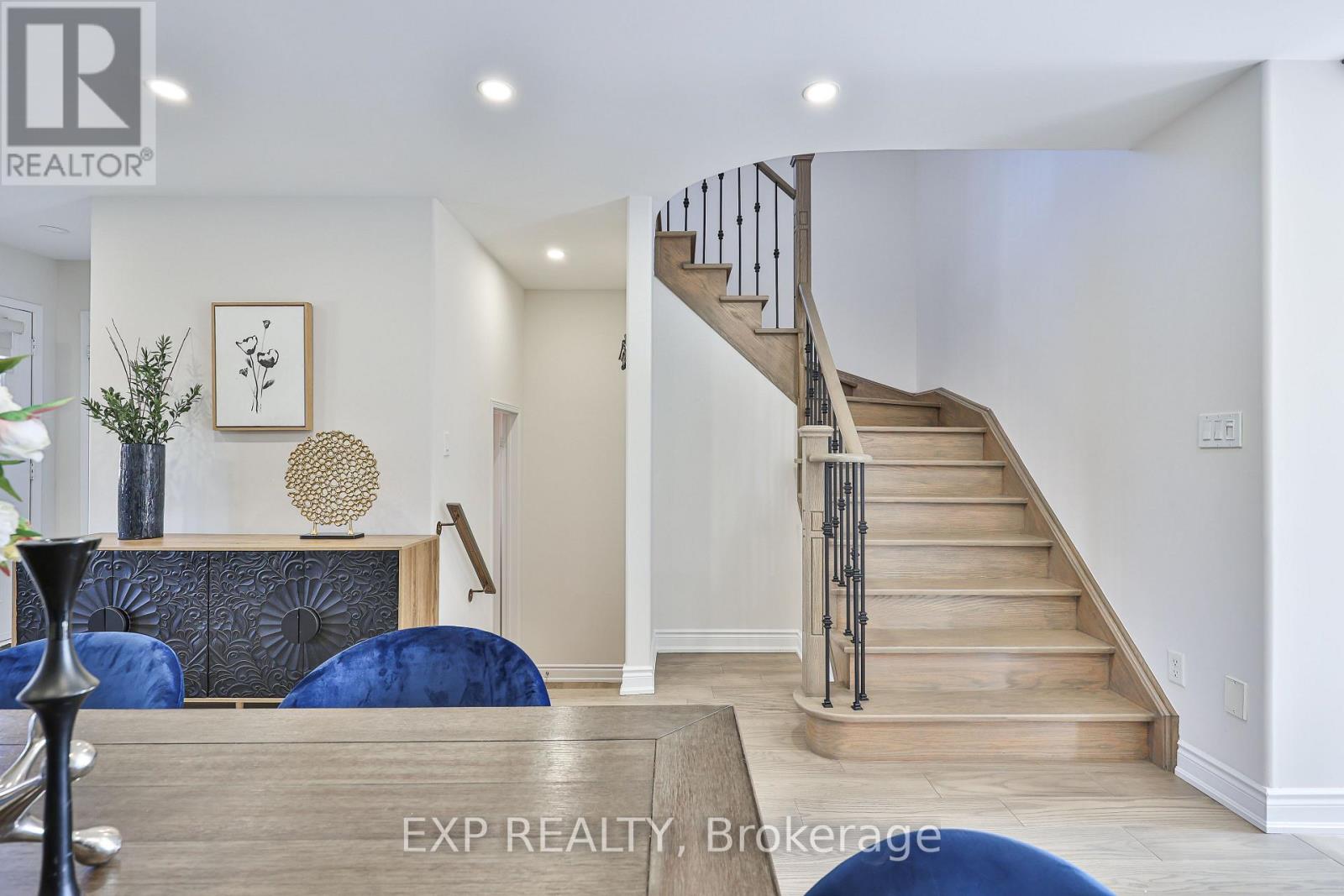 2210 Fairmount Drive, Oakville, Ontario  L6M 5J5 - Photo 21 - W12874244