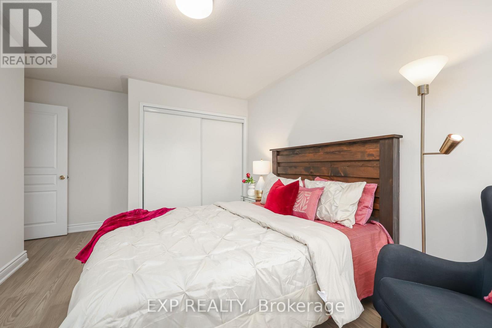 2210 Fairmount Drive, Oakville, Ontario  L6M 5J5 - Photo 32 - W12874244