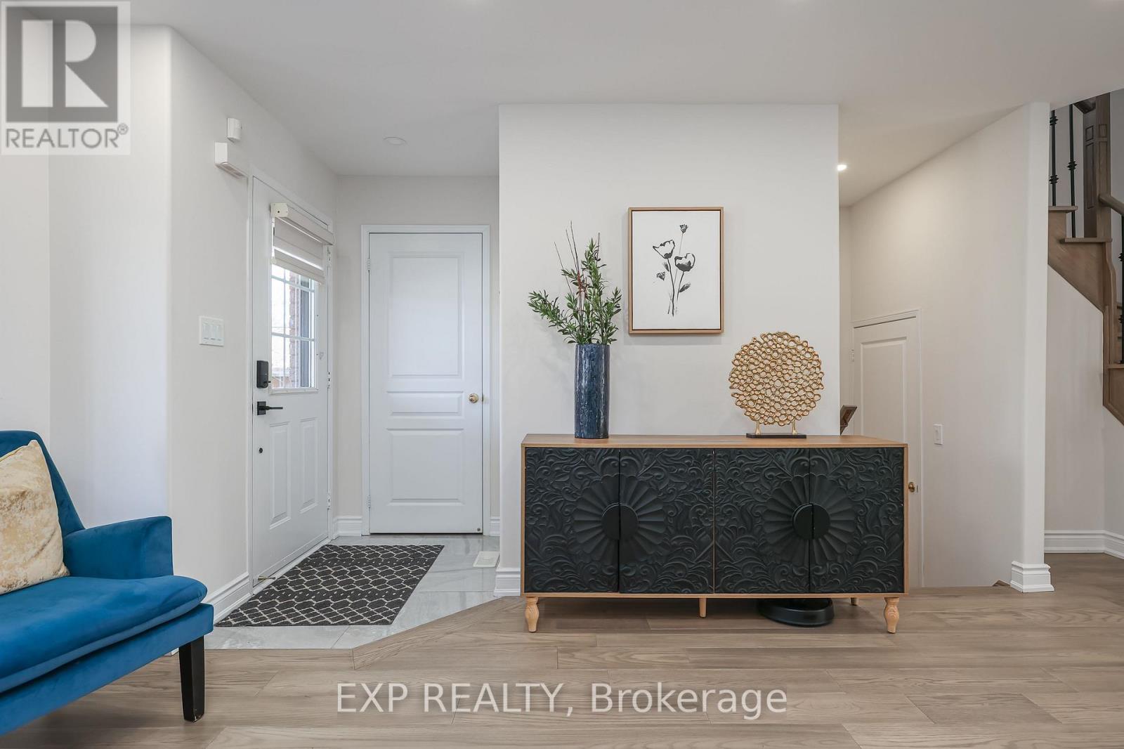 2210 Fairmount Drive, Oakville, Ontario  L6M 5J5 - Photo 4 - W12874244