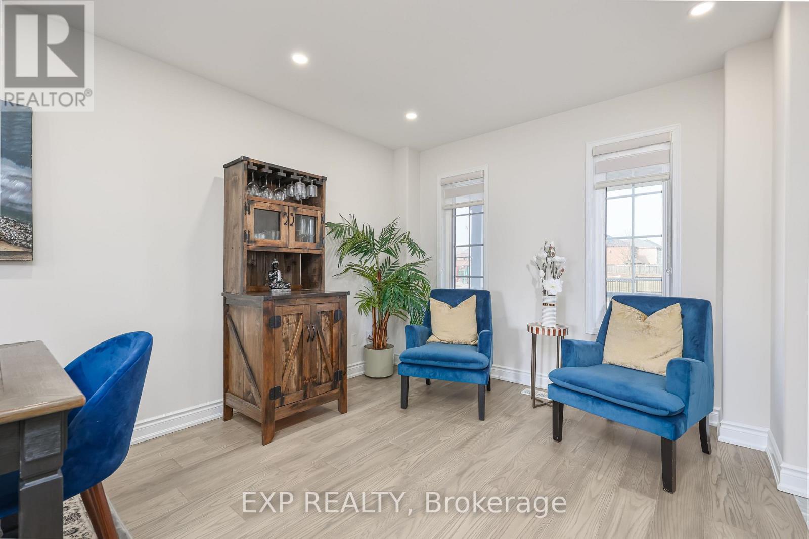 2210 Fairmount Drive, Oakville, Ontario  L6M 5J5 - Photo 6 - W12874244