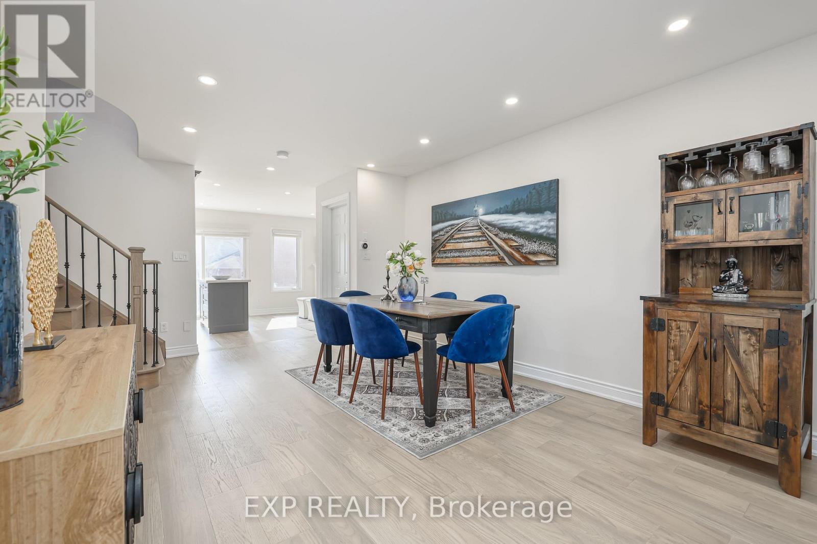 2210 Fairmount Drive, Oakville, Ontario  L6M 5J5 - Photo 7 - W12874244