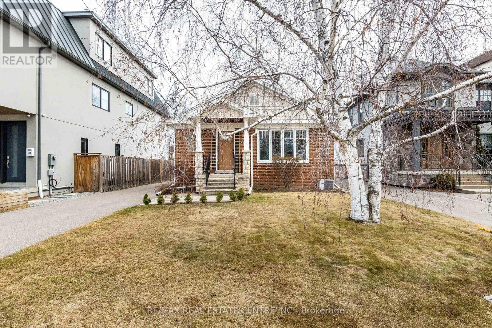 37 Maple Avenue N, Mississauga, Ontario  L5H 2S1 - Photo 1 - W12874264