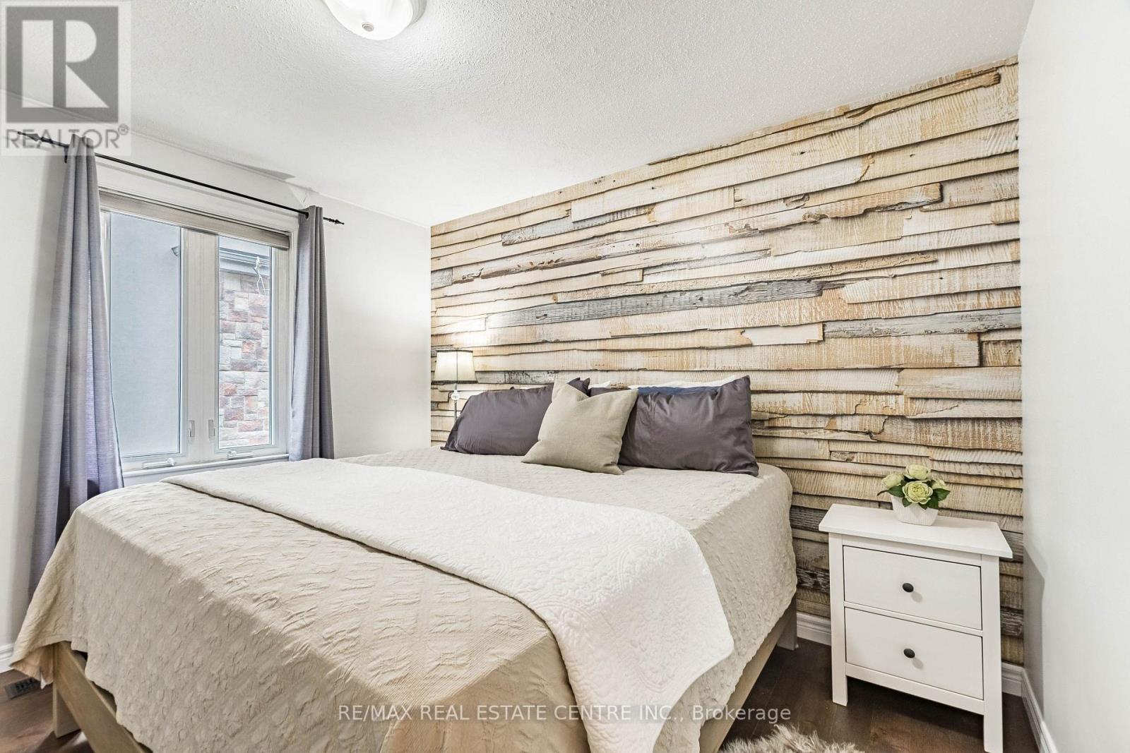 37 Maple Avenue N, Mississauga, Ontario  L5H 2S1 - Photo 10 - W12874264