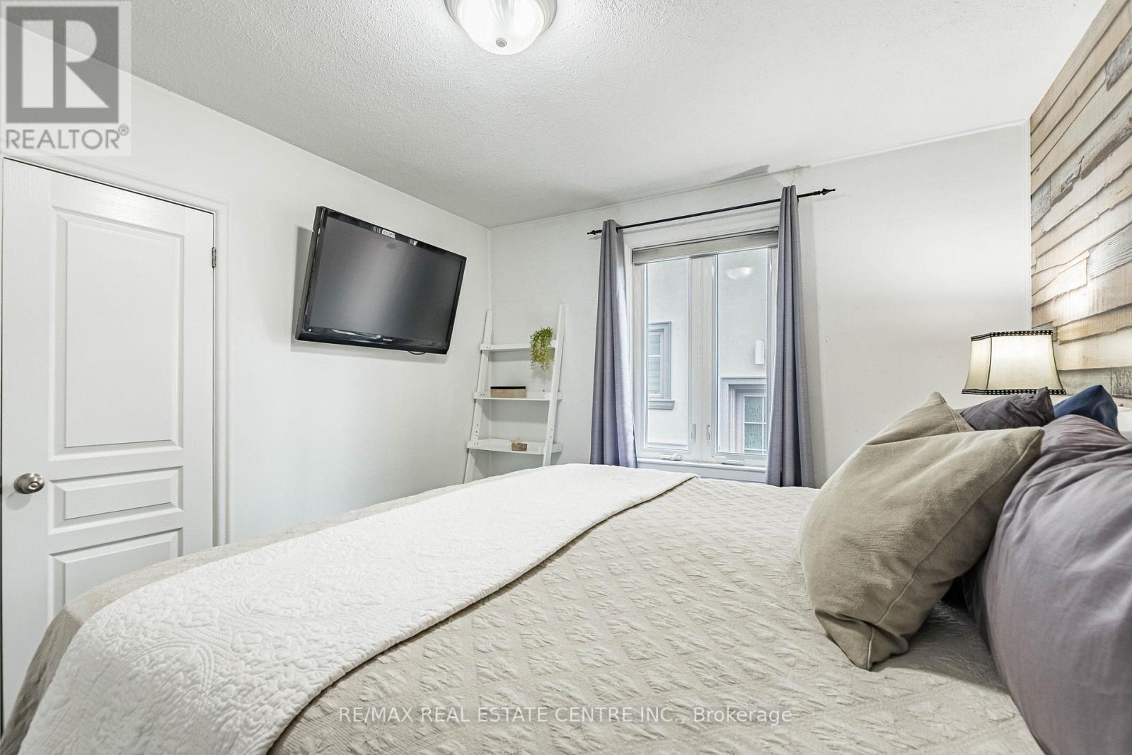 37 Maple Avenue N, Mississauga, Ontario  L5H 2S1 - Photo 11 - W12874264