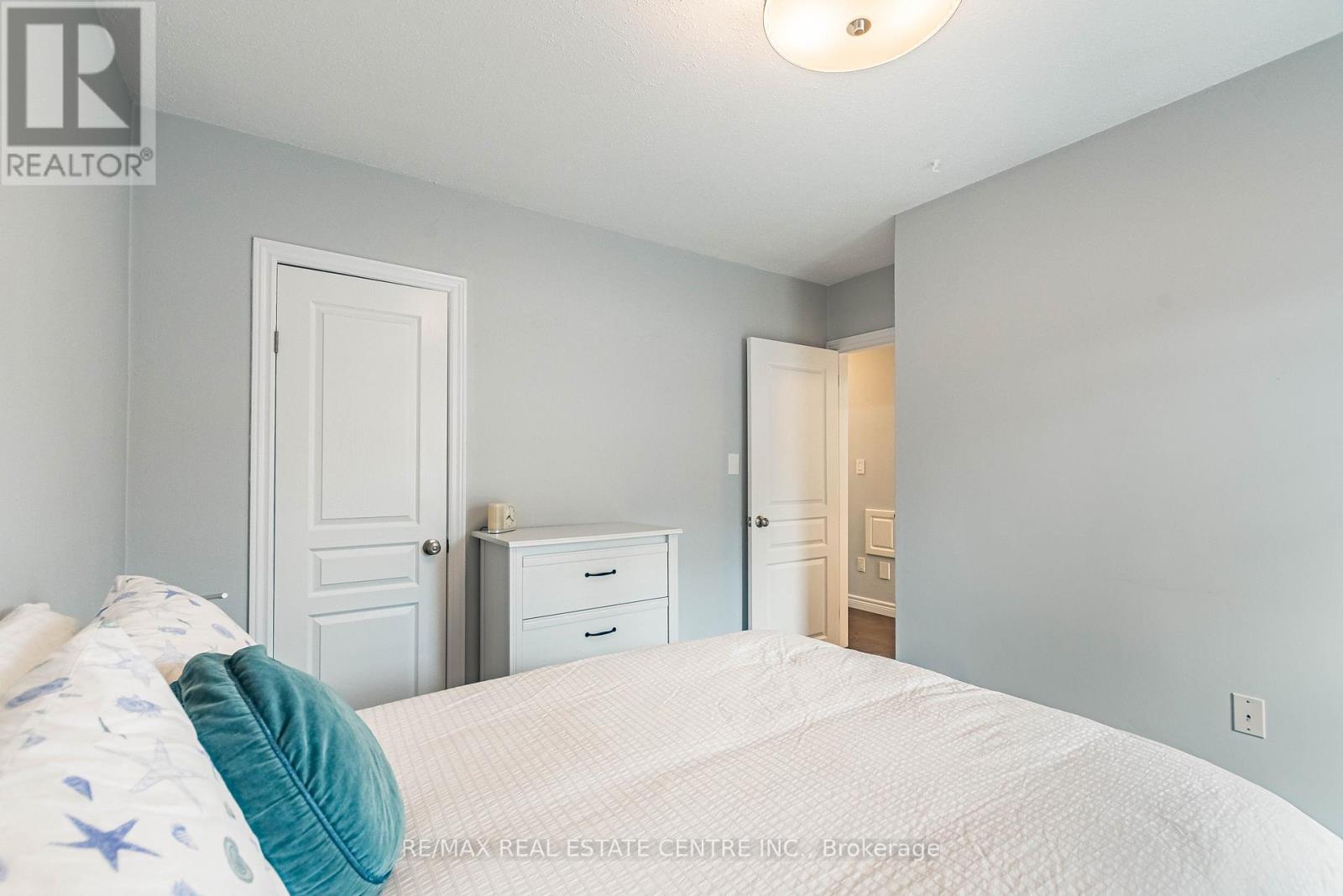 37 Maple Avenue N, Mississauga, Ontario  L5H 2S1 - Photo 14 - W12874264